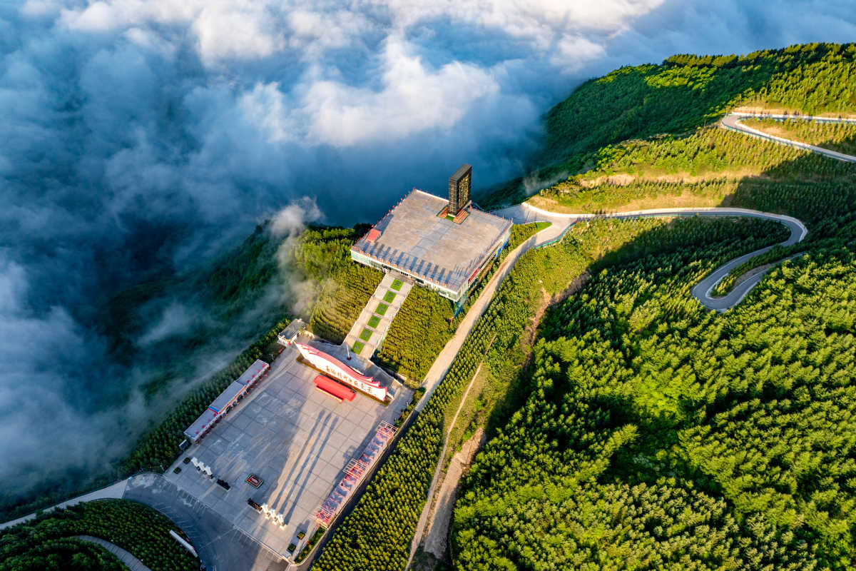 超图软件股票动态与市场心灵之旅启程，自然美景与股市闪耀交汇点